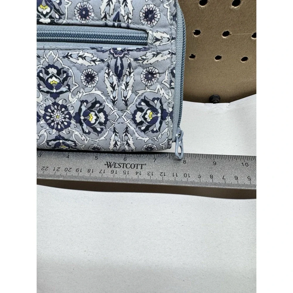 Vera Bradley RFID Turnlock‎ Wallet in Plaza Tile Floral